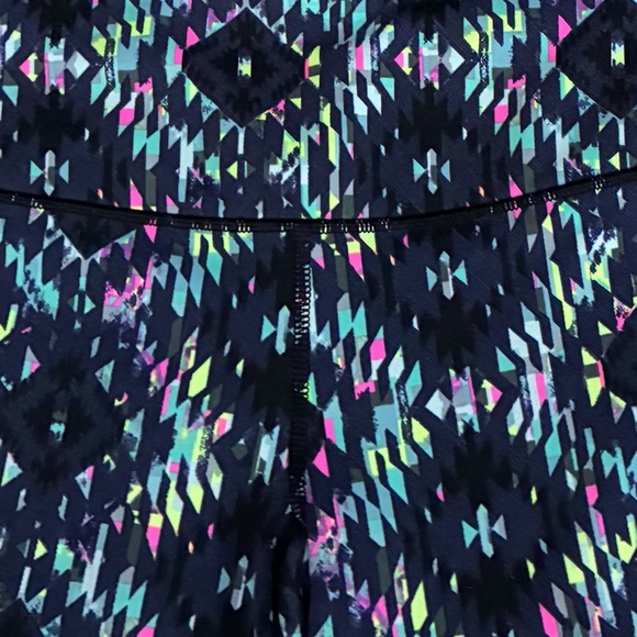 Victoria's Secret Multicolor Tribal Aztec Print
Knockout Tight Leggings XS - Picture 14 of 14